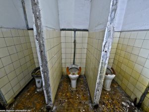 Die Toiletten im Frauen-WC